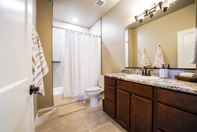 Segundo baño - 2920 Walnut Ave