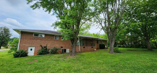 Foto del edificio - 6836 Bacon Ln