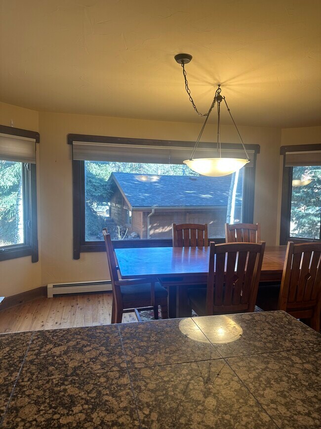 Foto del edificio - 4098 Timbervale Dr