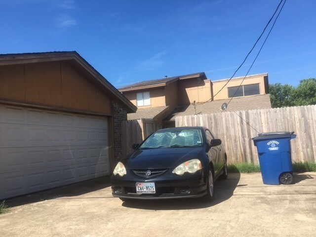 Foto del edificio - 13316-13318 Daystrom Ct