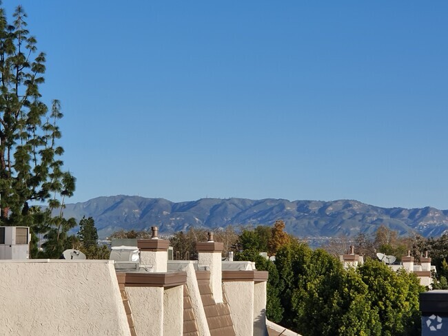 Building Photo - 18307 Burbank Blvd