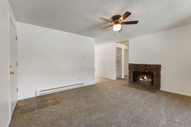 Foto del edificio - Spacious Apartment in Cozy Tacoma Neighbor...