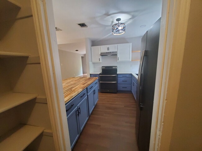 Foto del edificio - 7729 Ridge Mist Dr