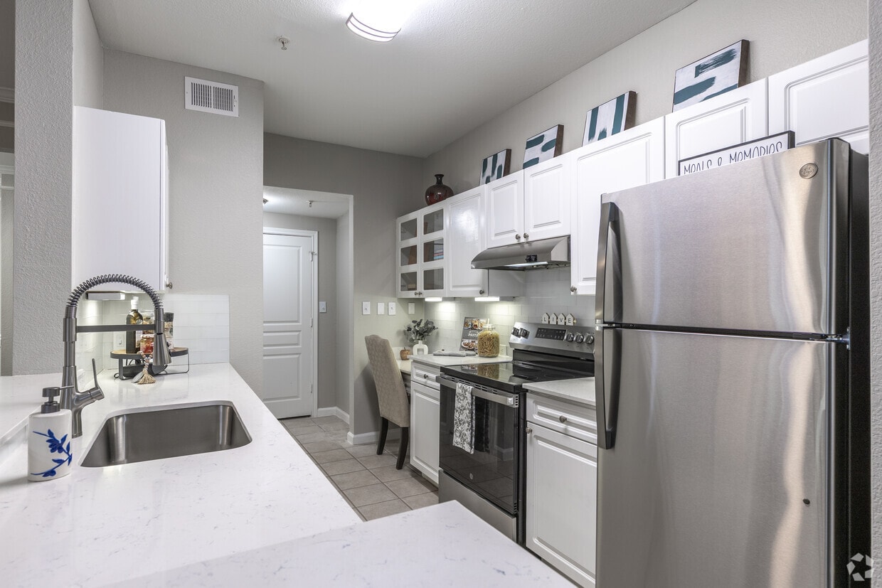 Foto principal - The Point At Deerfield Apartments