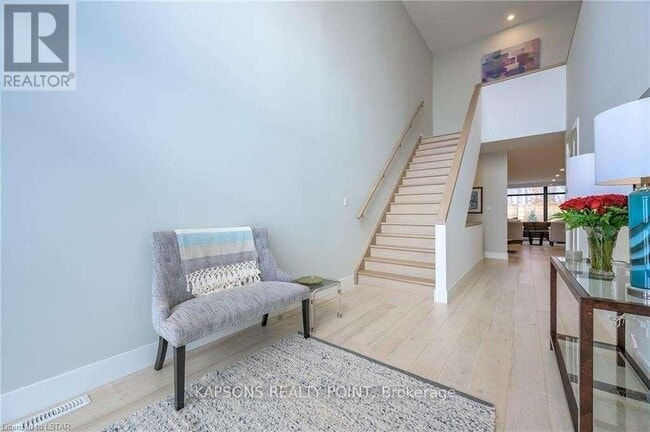 Building Photo - 2368 Red Thorne Ave
