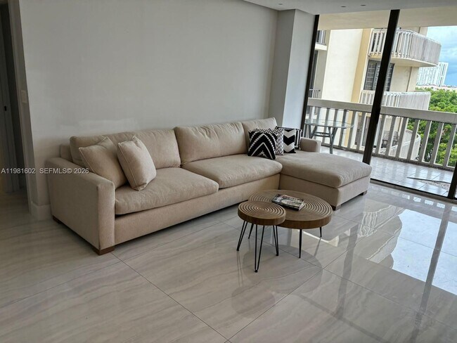 Foto del edificio - 19355 Turnberry Way