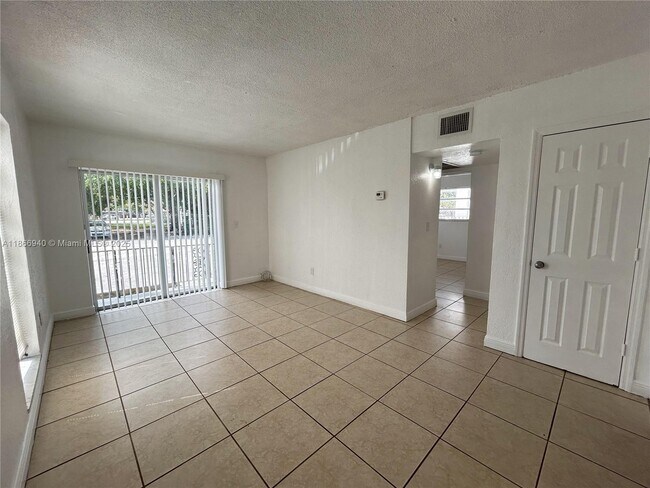 Foto del edificio - 8287 NE Miami Ct