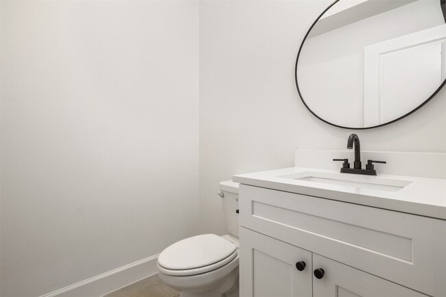 Building Photo - 882 Prosper St