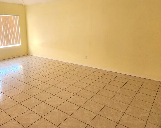 Foto del edificio - 4 BEDROOM SINGLE FAMILY HOME FOR LEASE PHOENIX