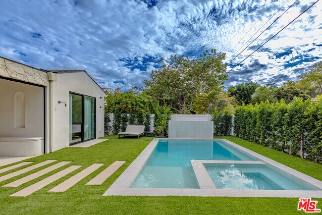 Foto del edificio - 4703 Saloma Ave