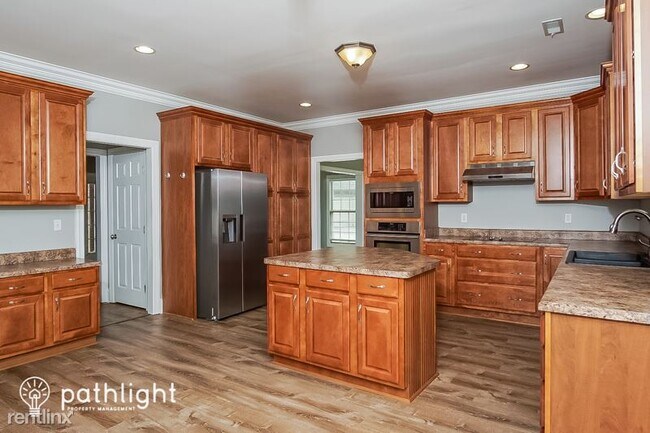 Building Photo - 5 br, 3.5 bath House - 101 Nettles Drive UNIT