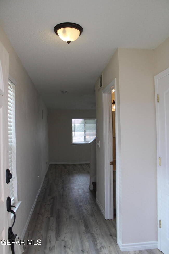 Building Photo - 14313 Island Point Dr