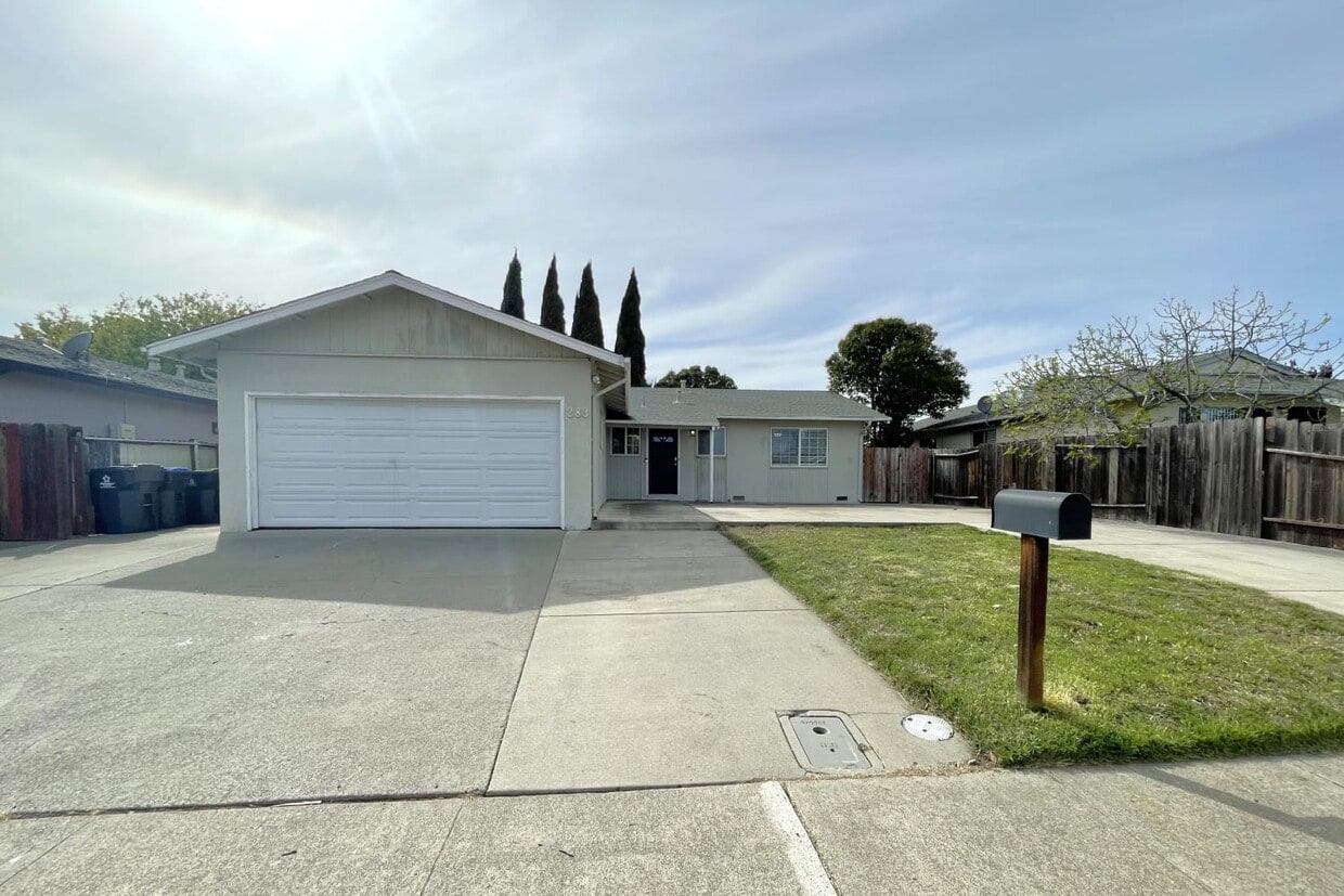 283 Serrano Dr House Rental in Fairfield, CA