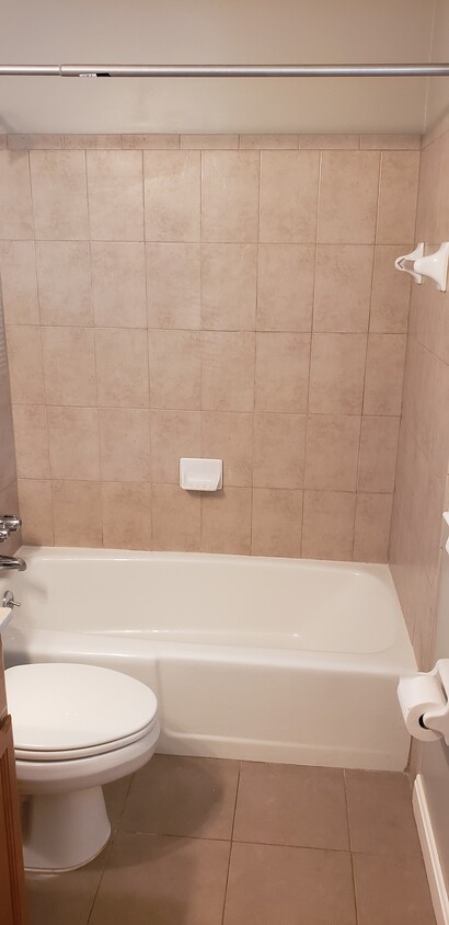 Primary Photo - 128 Jamestown Ct