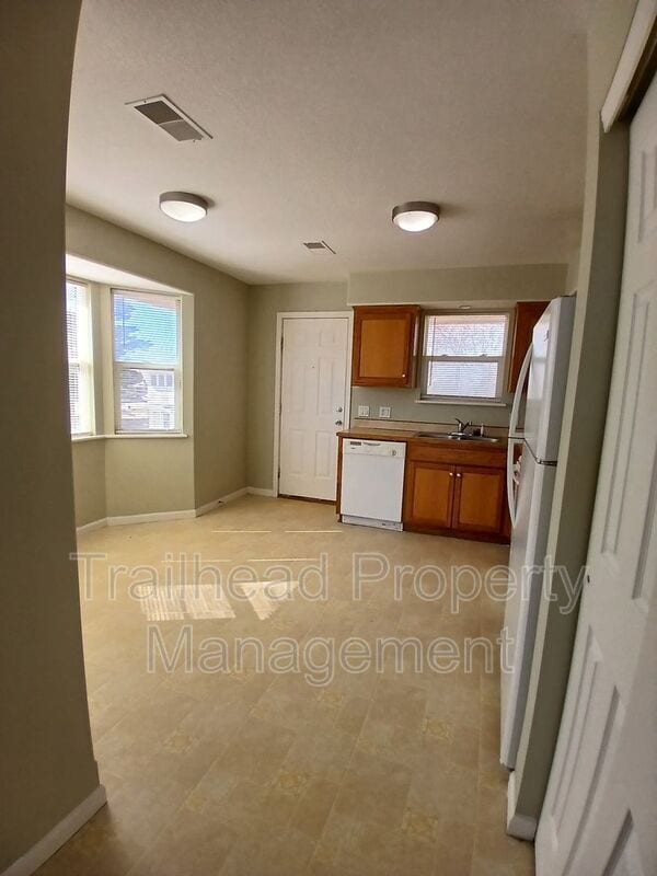 Building Photo - 1100 N Noland Rd
