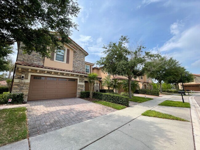 Building Photo - 3 Bed/ 2.5 Bath Townhome in Prestigious Ea...