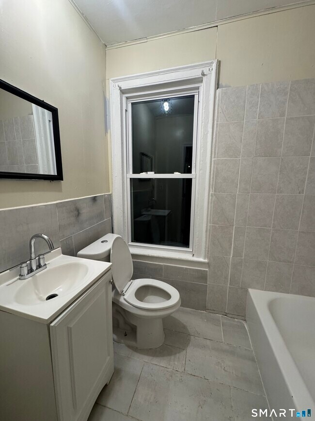 Building Photo - 18 Woolsey St