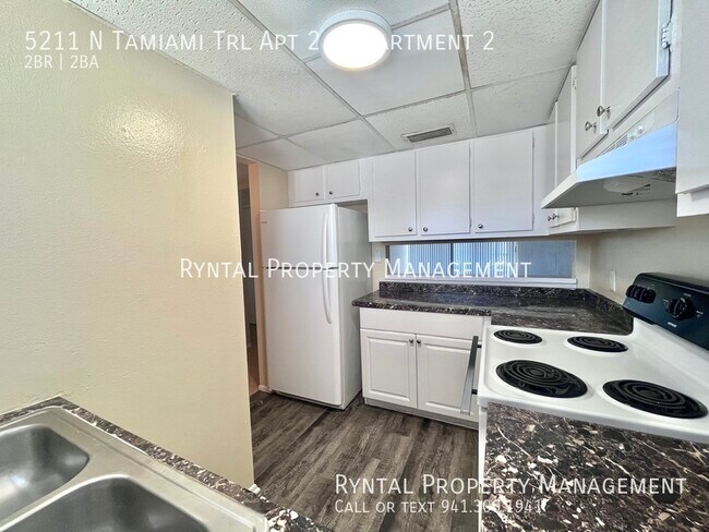 Building Photo - 2/2 Condo Near All Things Sarasota!
