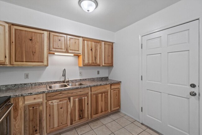 Building Photo - 3010 N Sparkman Blvd