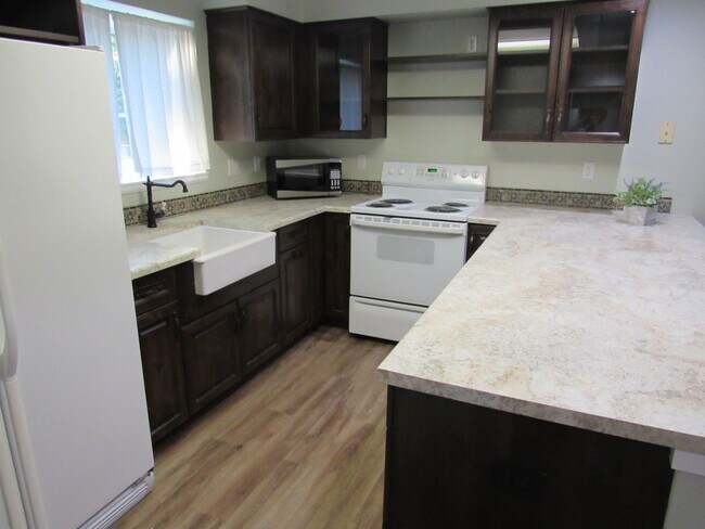 Building Photo - Basement Aprtment with 2 bedrooms and 1 ba...