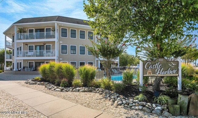 Foto del edificio - 1810 Central Ave