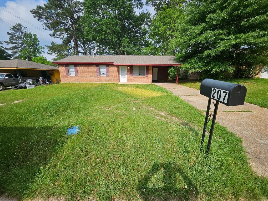 207 Hickory St, New Llano, LA 71461 House Rental in New Llano, LA