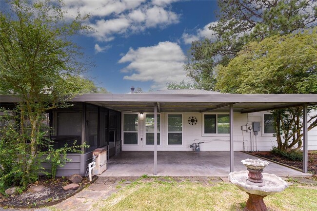 Building Photo - 2023 Lexington Woods Dr