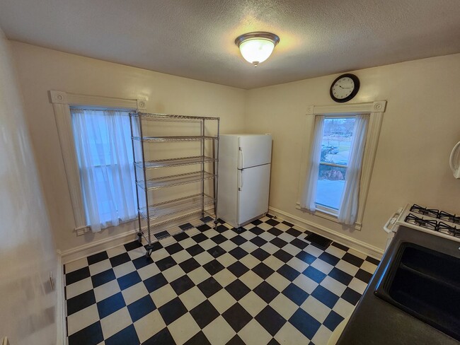 Building Photo - 829 Humboldt St