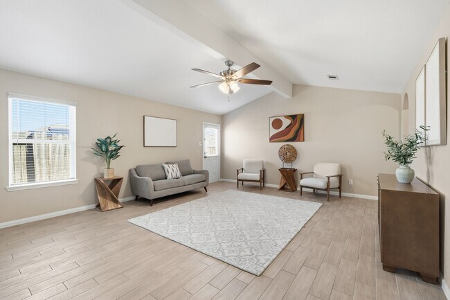 Foto del edificio - 1001 Strawberry Ridge Dr