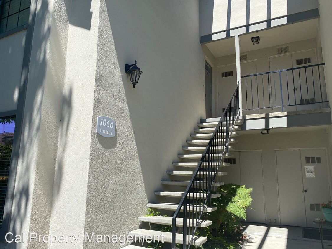 Building Photo - 2 br, 1 bath House - 1060 Padre Dr. Unit 4
