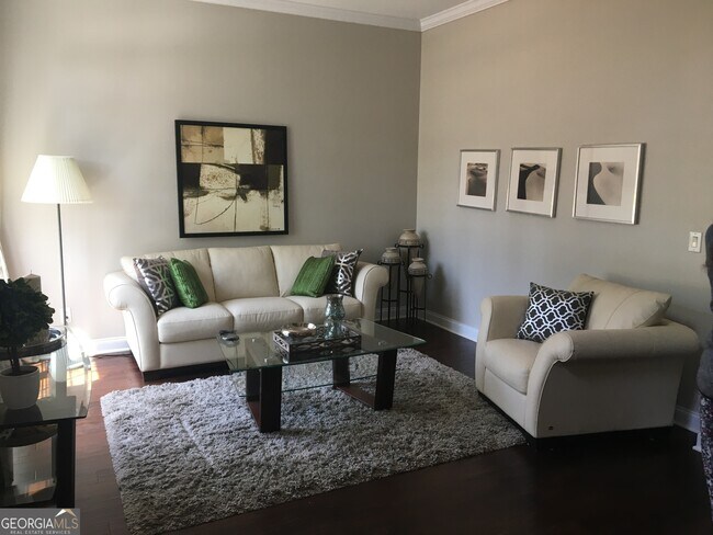 Foto del edificio - 206 Lake Forest Dr