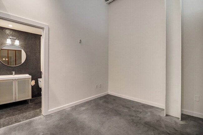 Building Photo - 2514 Abercorn St