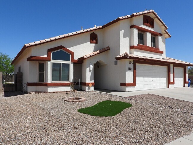 Foto del edificio - THIS HOME IS FOR LEASE UNTIL 8/31/2026 SHORT TERM.