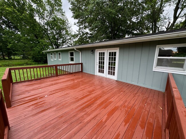 Building Photo - 4 BD 2.5 BA Modern Home in Martin!