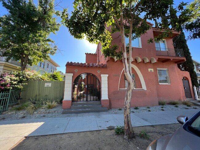 Building Photo - 1217 Cedar Ave