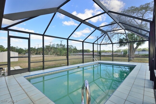 Building Photo - 1579 25th St SW