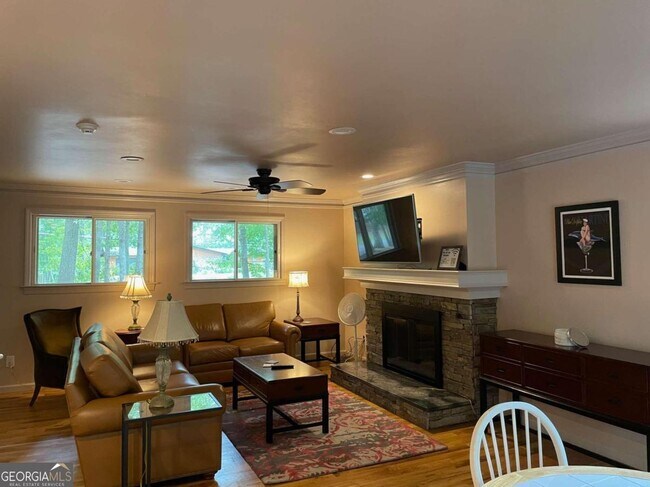 Foto del edificio - 3355 Timberlake Rd NW