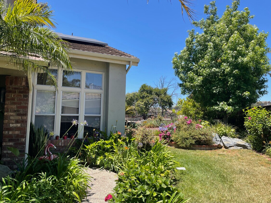 Primary Photo - 2090 Aspen Ct