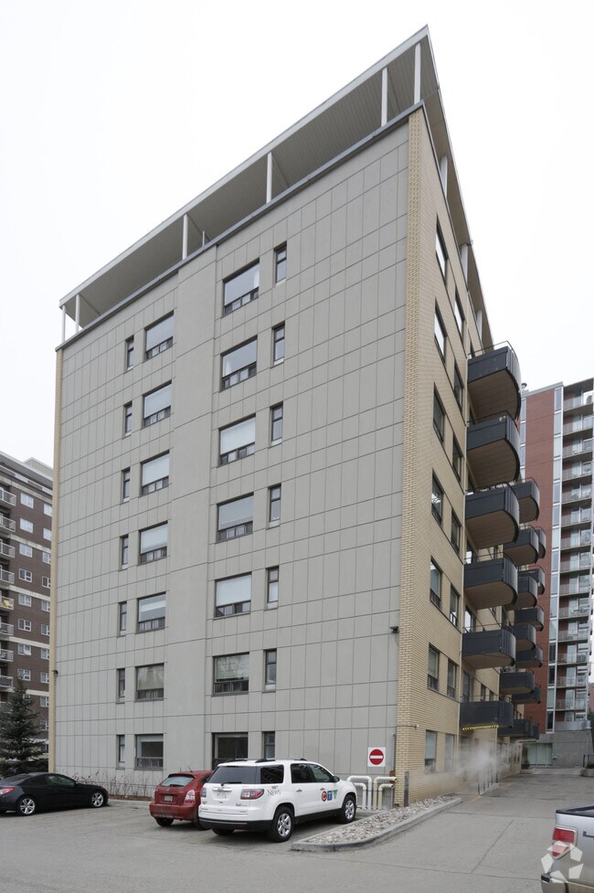 Building Photo - The Mansions