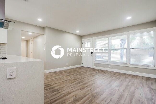 Foto del edificio - 4 Bedroom Pet-Friendly Home in Tampa, FL with Main Street Renewal