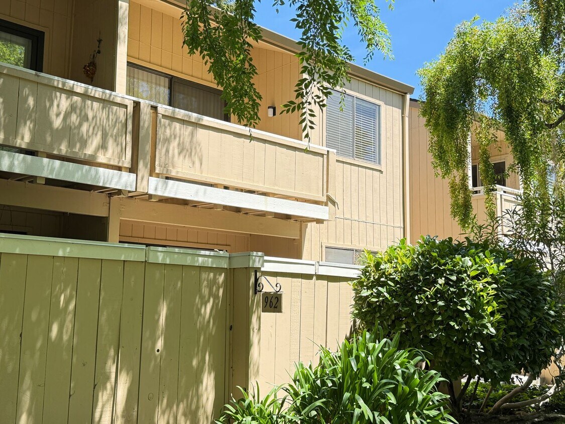 Foto principal - 962 Kiely Blvd