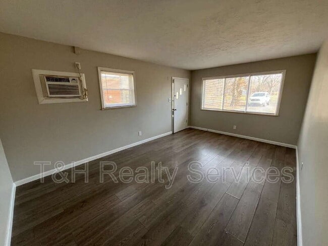 Building Photo - 5048 Hardegan St