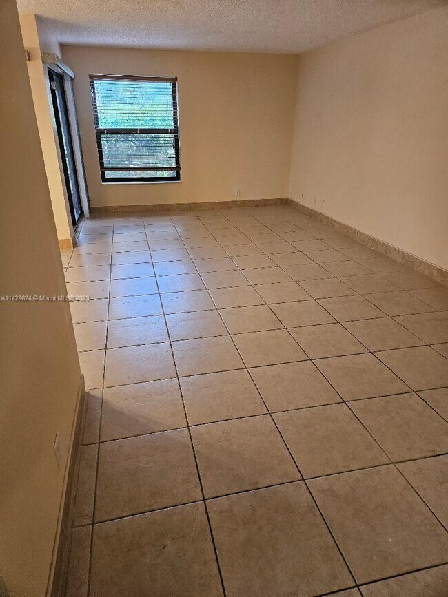 Foto del edificio - 2779 NW 42nd Ave
