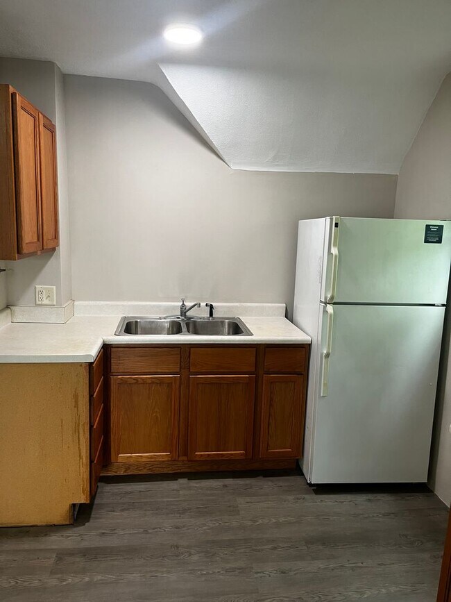 Building Photo - 532 39th St