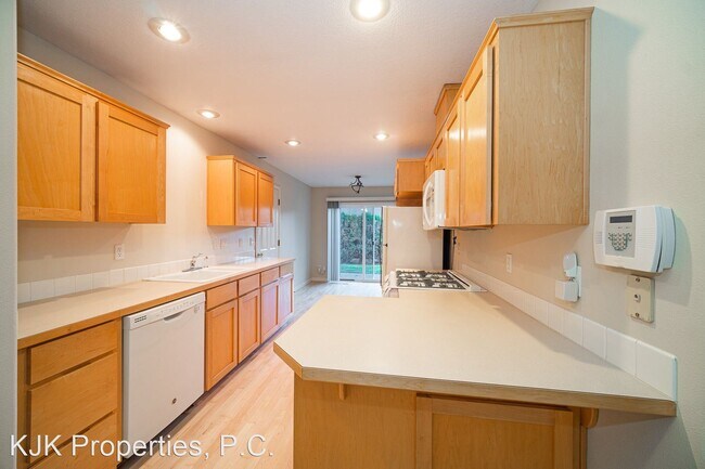 Building Photo - 3 br, 2 bath House - 14900 SE Woodland Way