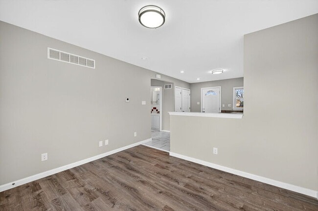 Foto del edificio - 8025 Waddell Ave