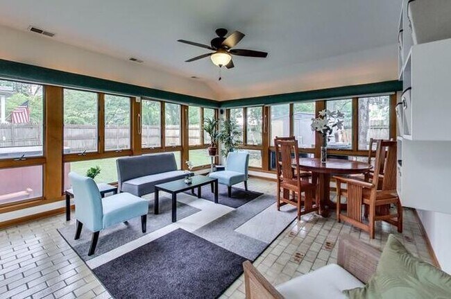 Living / Dining Room w/small Kitchen - 1732 Grove St