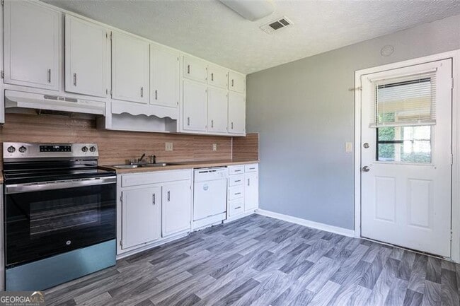 Building Photo - 469 SOUTHERN