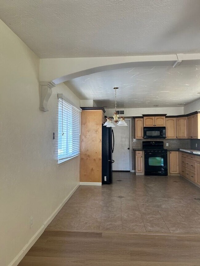 Foto del edificio - 4476 N Meridian Ave