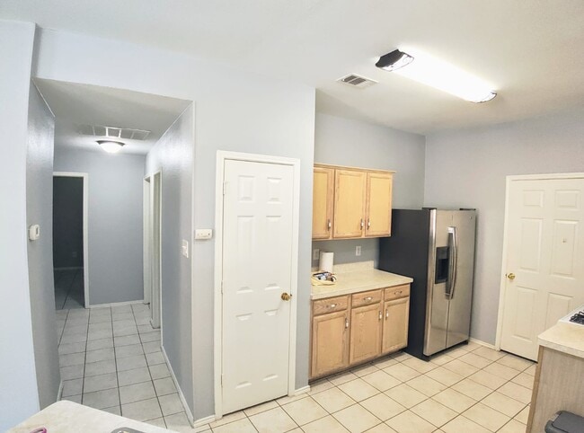 Building Photo - 104 Tarango Ln